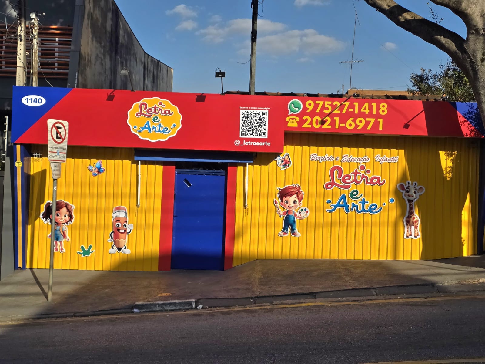 Fachada da Escola Letra e Arte